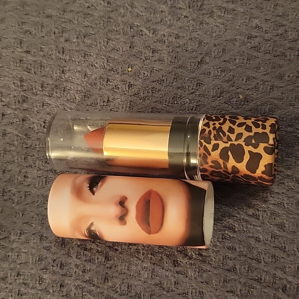 Paris Hilton Lipstick Deep  Rose